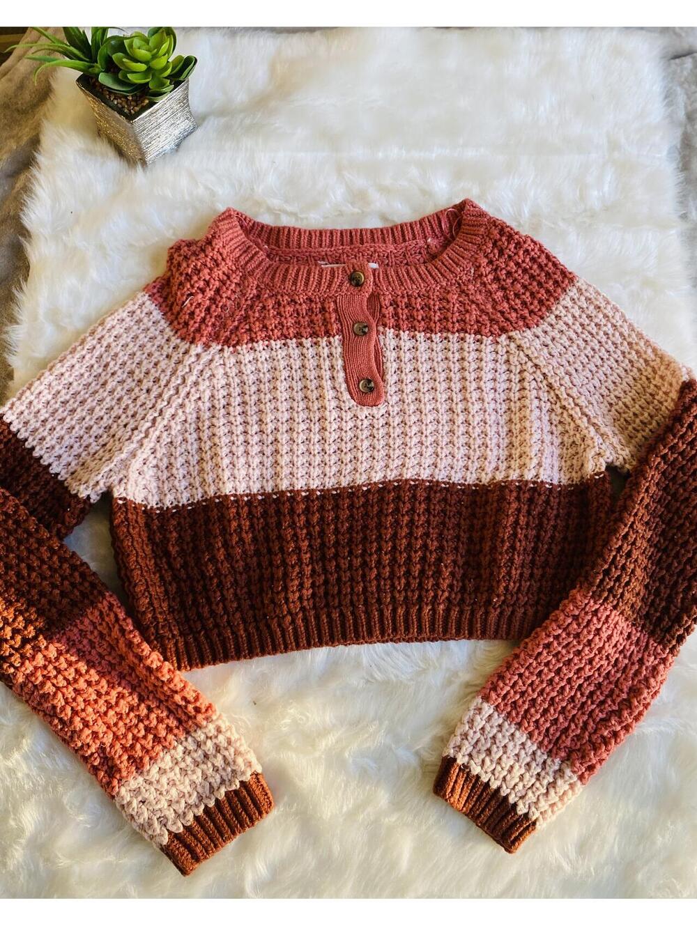 Aeropostale Color Block Cropped Knit Sweater with Button Detail Size Small